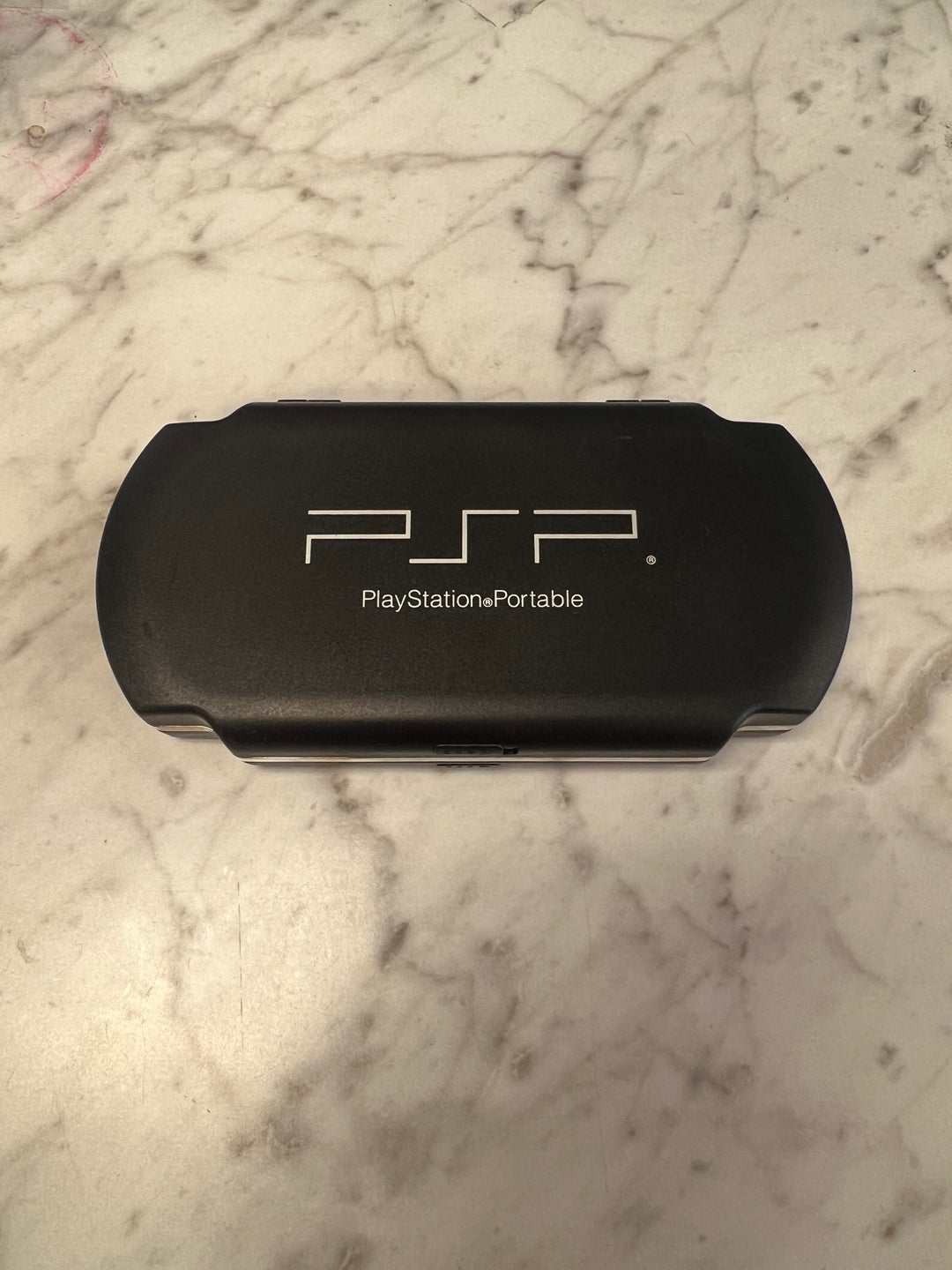 PSP Hard Shell UMD Carrying Case Holds 8 UMD Discs A61125