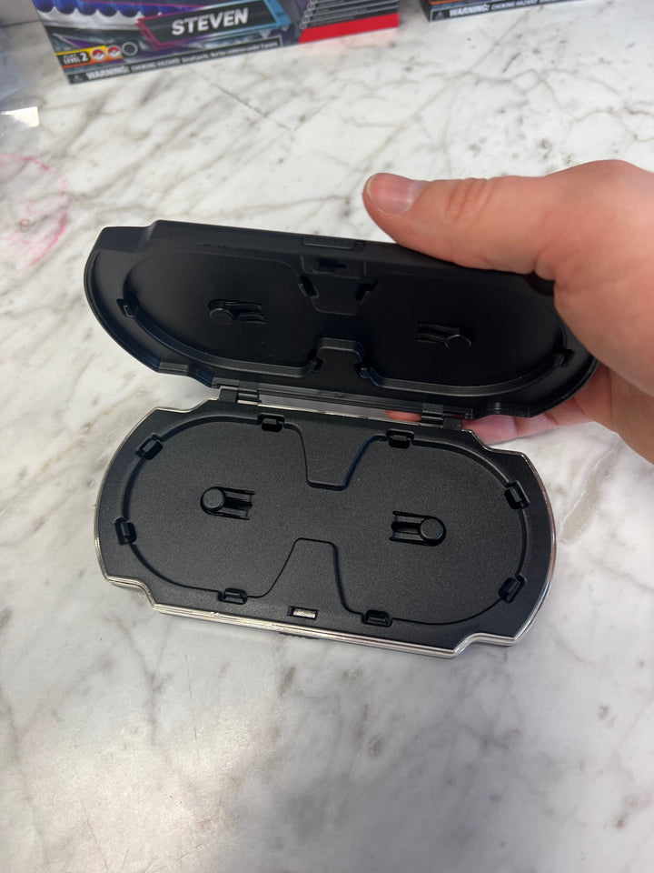 PSP Hard Shell UMD Carrying Case Holds 8 UMD Discs A61125