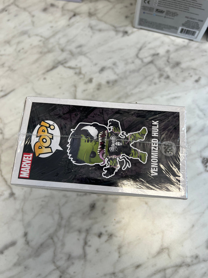 Funko Pop Venomized Hulk Wal Mart w/ movies sealed 366 UD10824