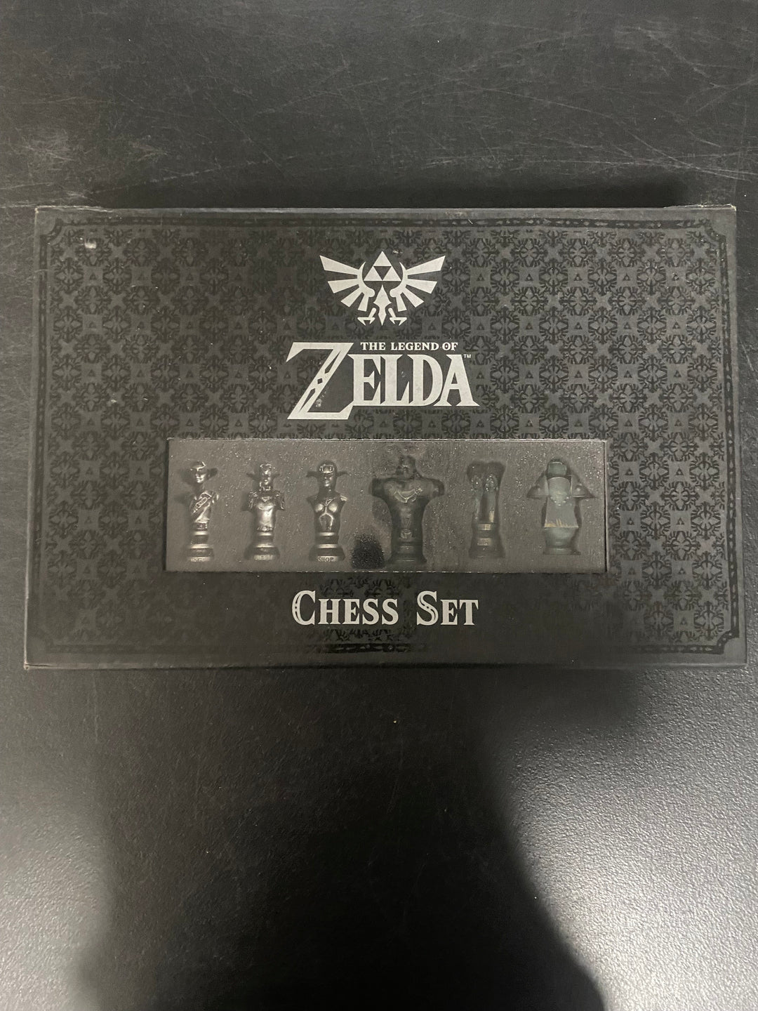 USAopoly The Legend of Zelda Chess Set 2017 (Gamestop Exclusive)