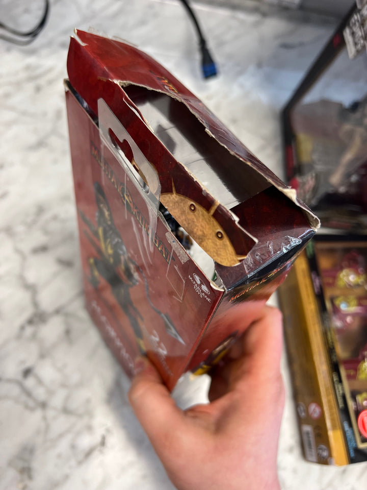 McFarlane Toys: Mortal Kombat - Scorpion 7" Action Figure In Box Damaged Box U4425