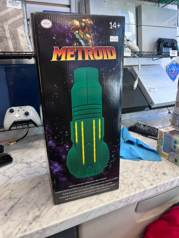 ThinkGeek Nintendo Metroid Lights Sound Power Suit Arm Cannon Replica NOT WORKING UA12226