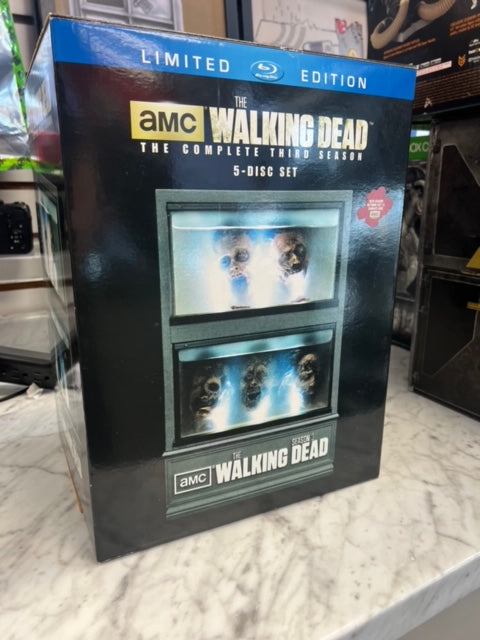 The Walking Dead Season 3 THIRD Limited Edition Blu Ray Zombie Head Tank box