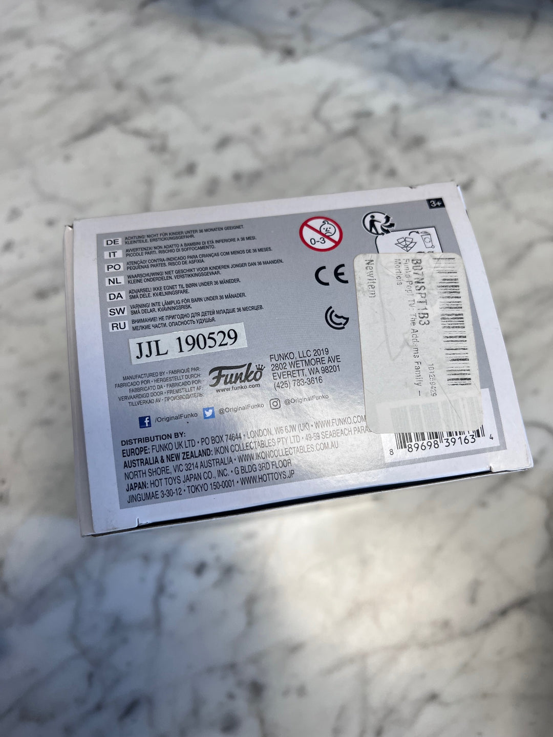 Funko Pop! Morticia Addams #809 Worn Box Addams Family FP93025