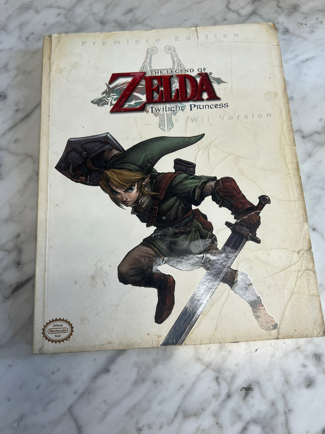 The Legend of Zelda Twilight Princess Wii Official Premiere Edition Guide (WORN) ST8126
