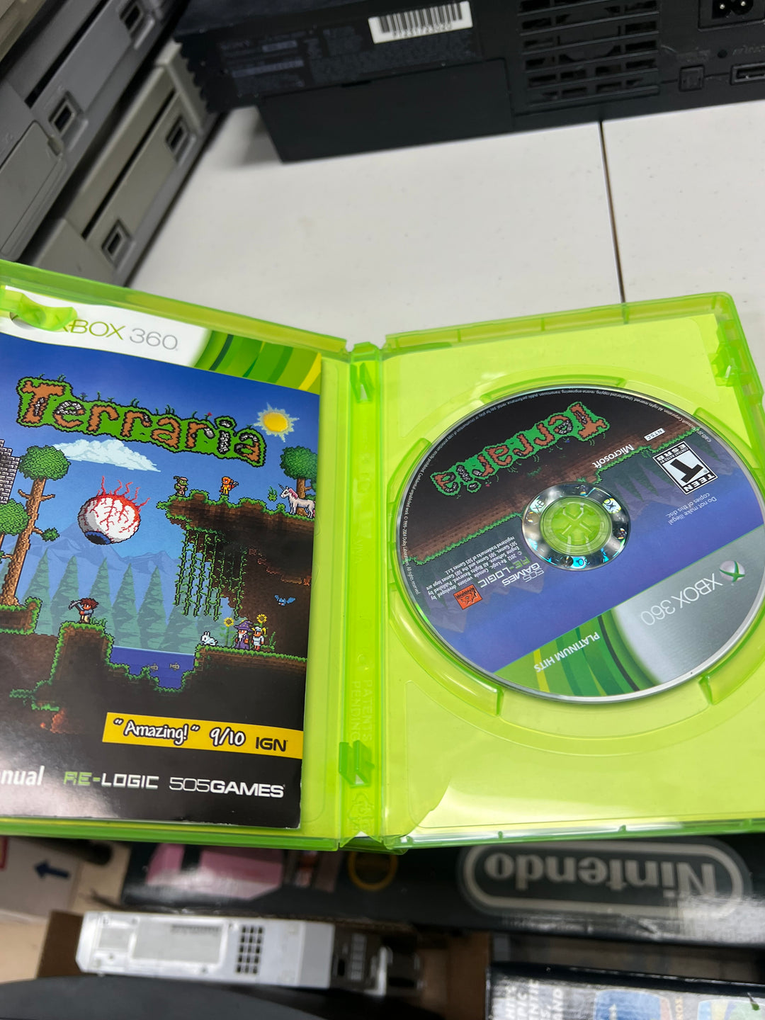 Terraria for Microsoft Xbox 360 in case. Tested and working.     DO61024