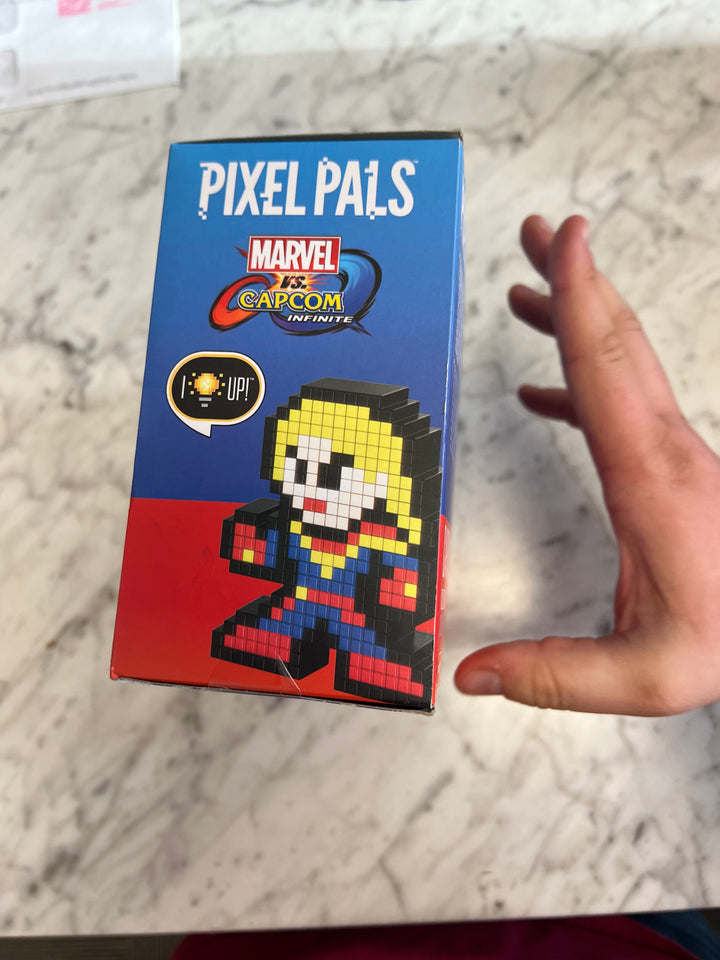 Pixel Pals Marvel Vs Capcom Infinite Captain Marvel vs. Chun-Li Gamerverse FP122224