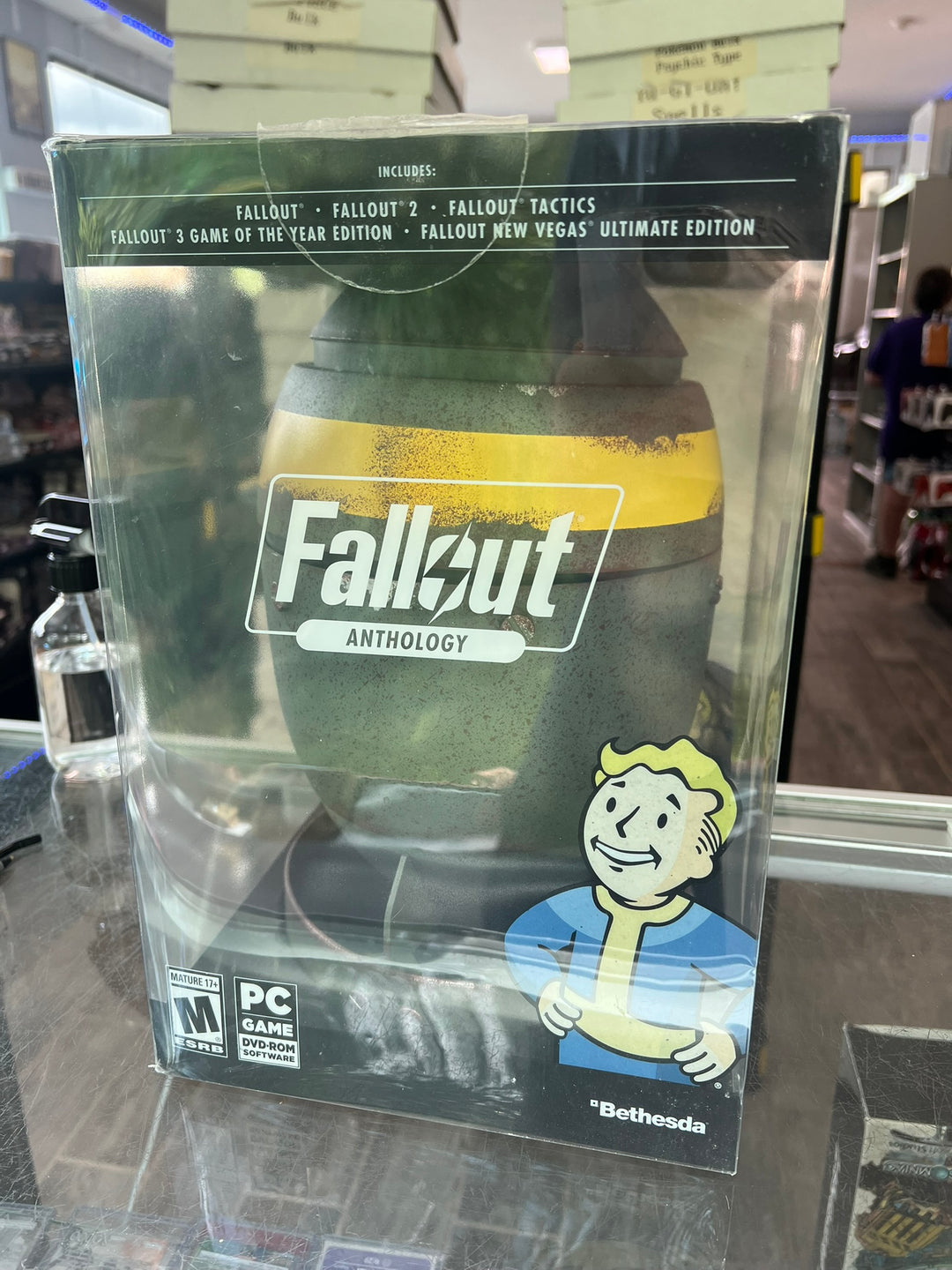 Fallout Anthology In box w/ Nuke Case Complete   UA81826