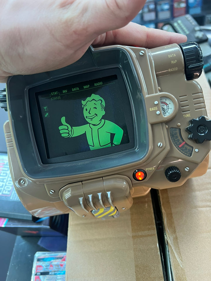 Fallout 4 Pip-Boy Model 3000 Mk IV with Case - Damaged/With Game   UA81826