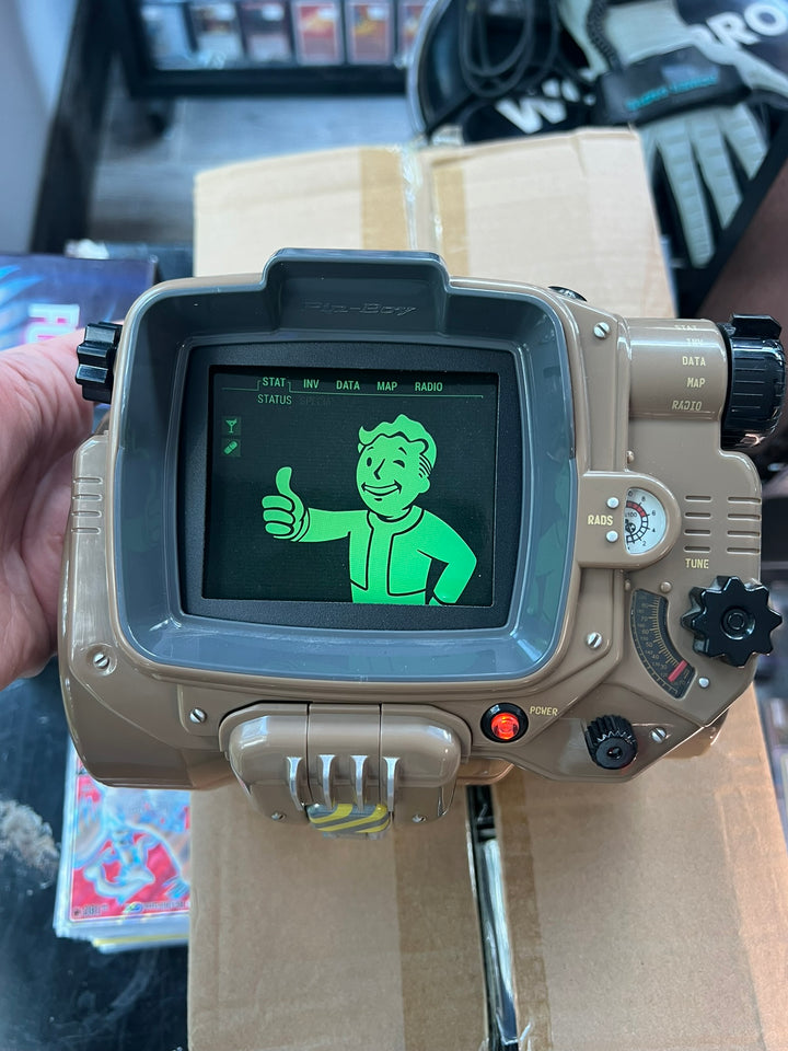 Fallout 4 Pip-Boy Model 3000 Mk IV with Case - Damaged/With Game   UA81826