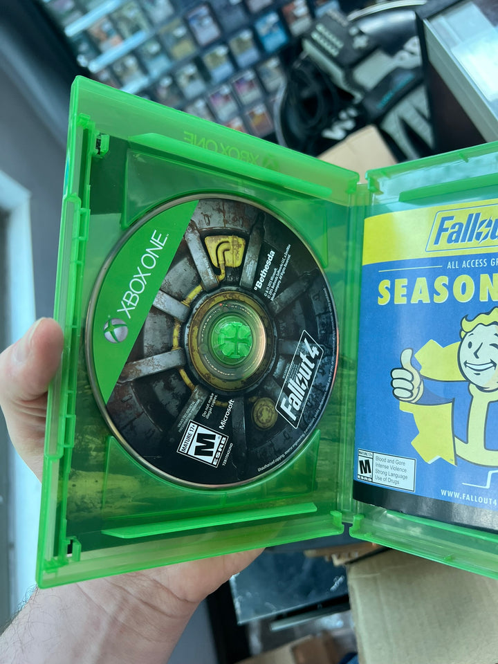 Fallout 4 Pip-Boy Model 3000 Mk IV with Case - Damaged/With Game   UA81826