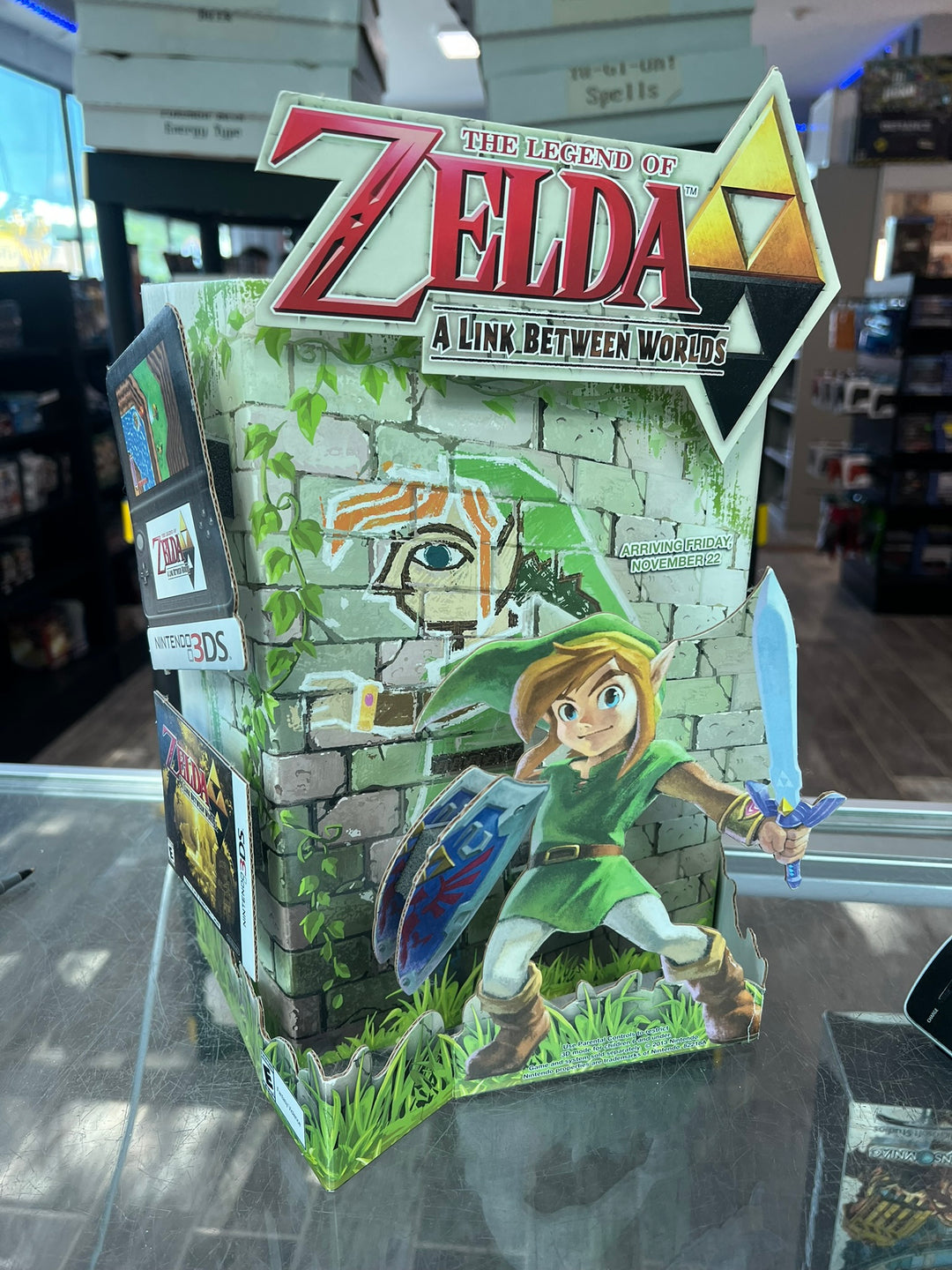 Rare 2013 Nintendo 3DS Zelda Link Between Worlds 3-D Counter Standee