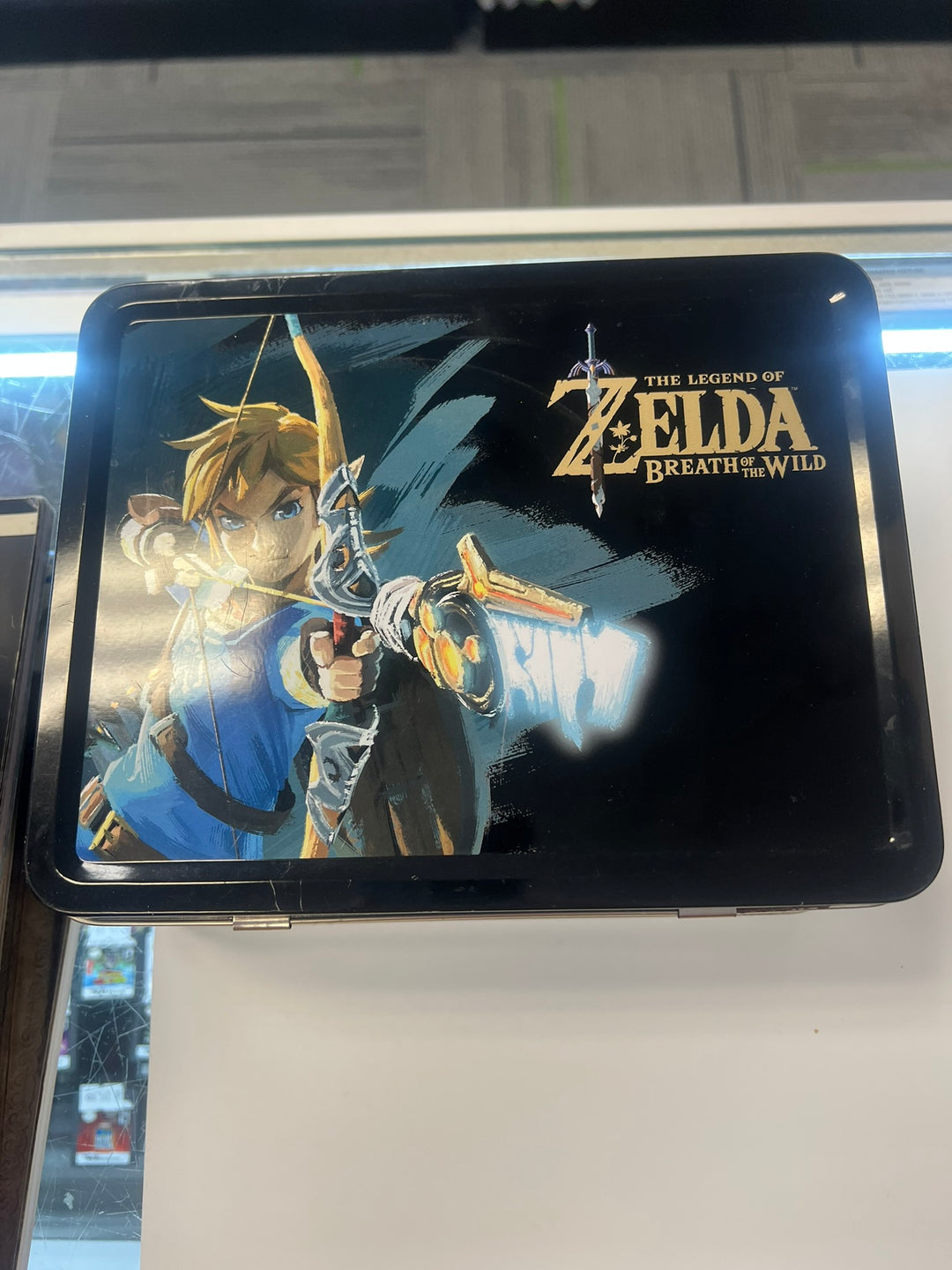 The Legend of Zelda Breath of the Wild Lunchbox/Tin w/ wipes and screen protector UA82026