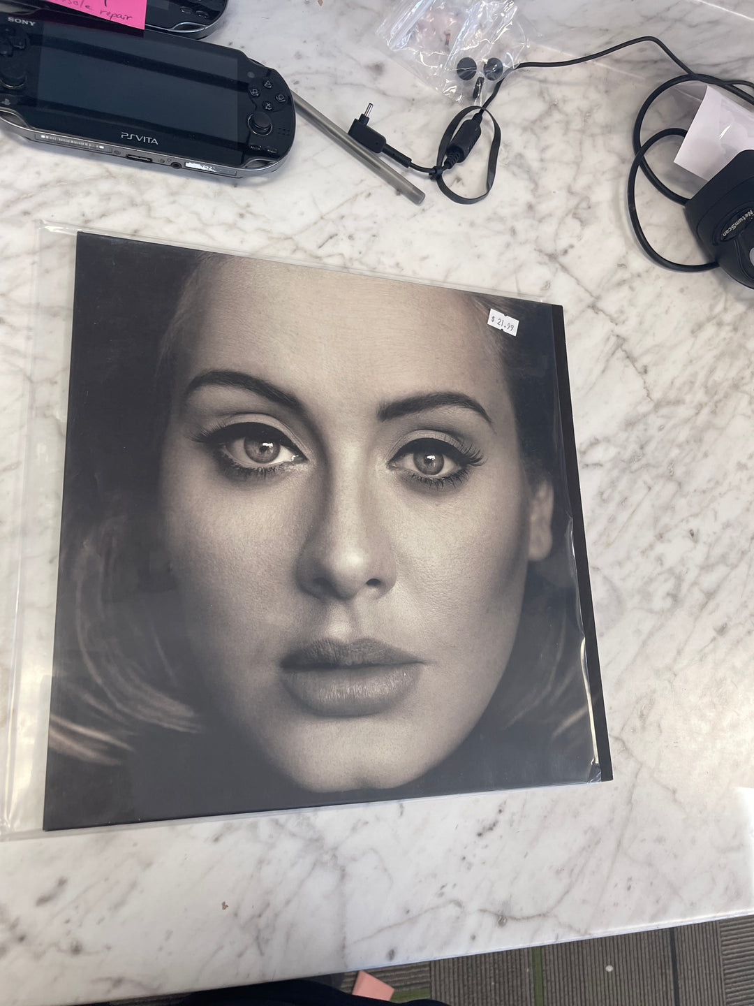 Adele - 25 (NM) Condition Vinyl Record  VR12825