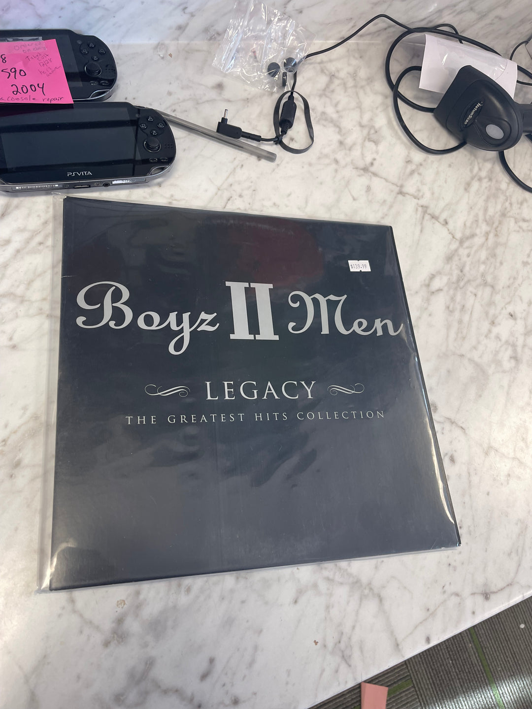 Boys II Men -  Legacy [greatist hits] (NM) Condition Vinyl Record  VR12825