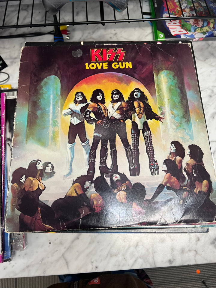 Kiss - Love Gun (OK Condition) Vinyl Record  VR22026