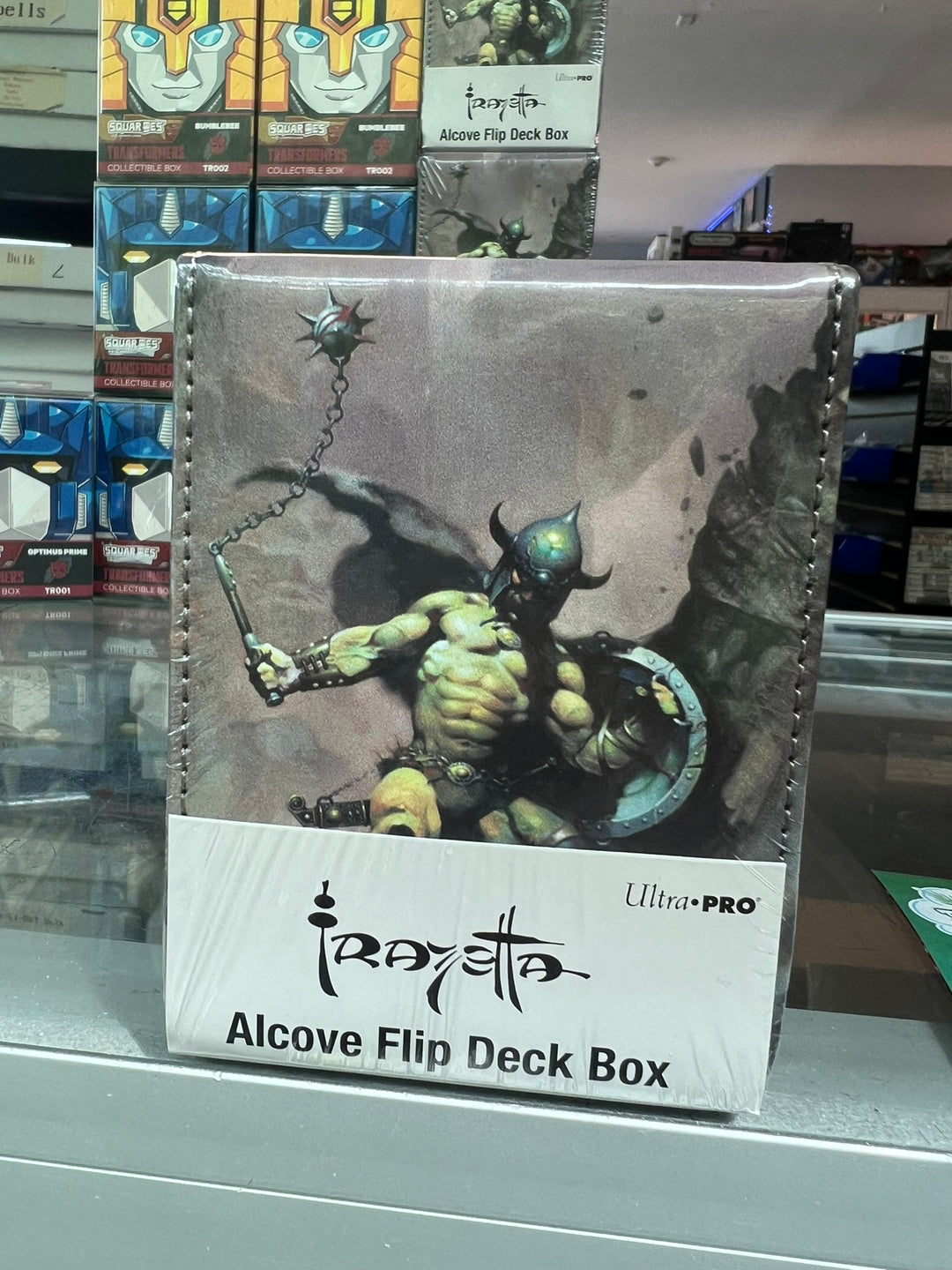 Deckbox: Alcove Flip 100+- Artist Spotlight Frank Frazetta- Warrior with Ball and Chain NA82726
