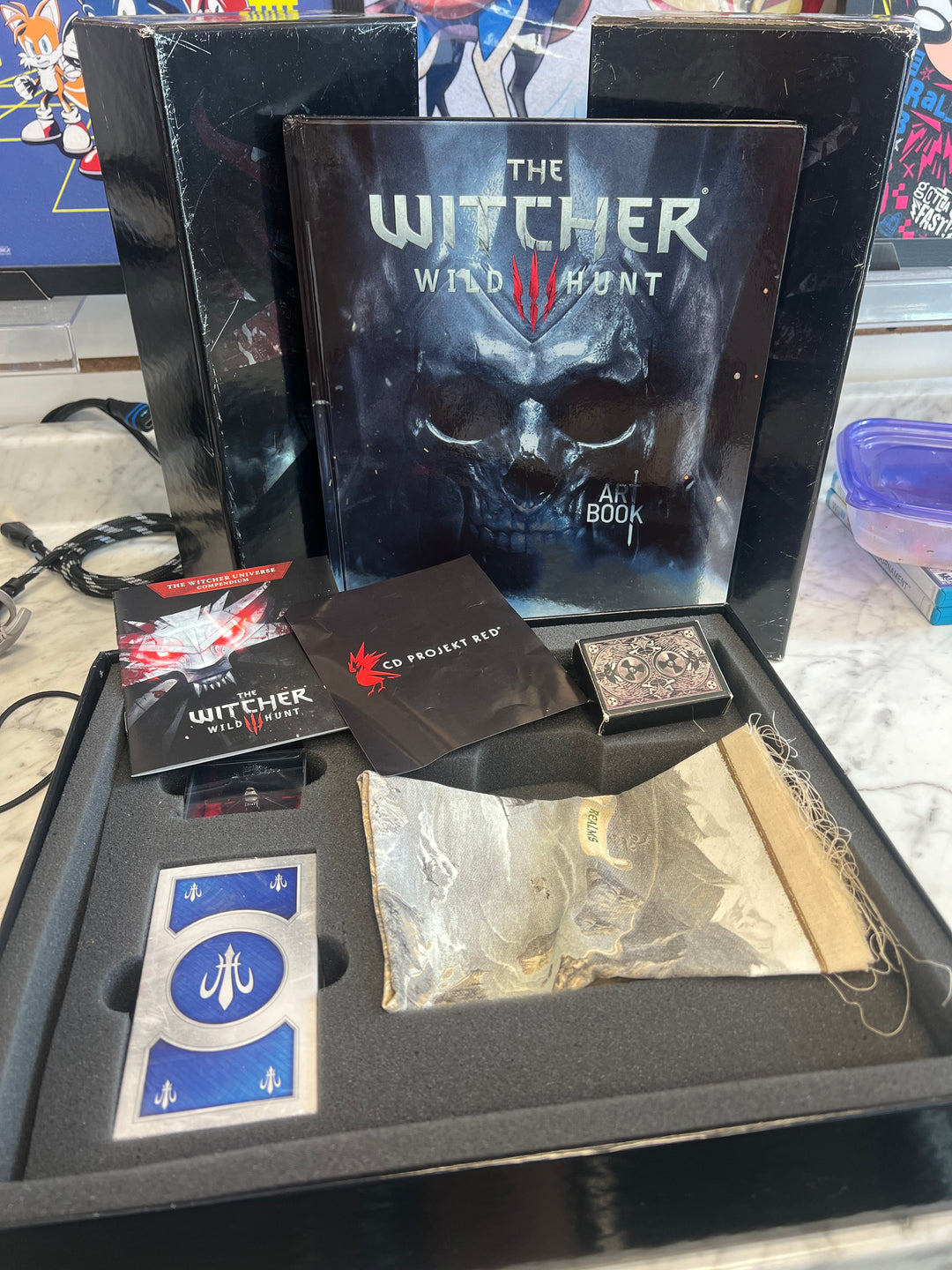 Witcher 3 Wild Hunt Collectors Edition Artbook, Map Necklace & Box Vgc   DU72224
