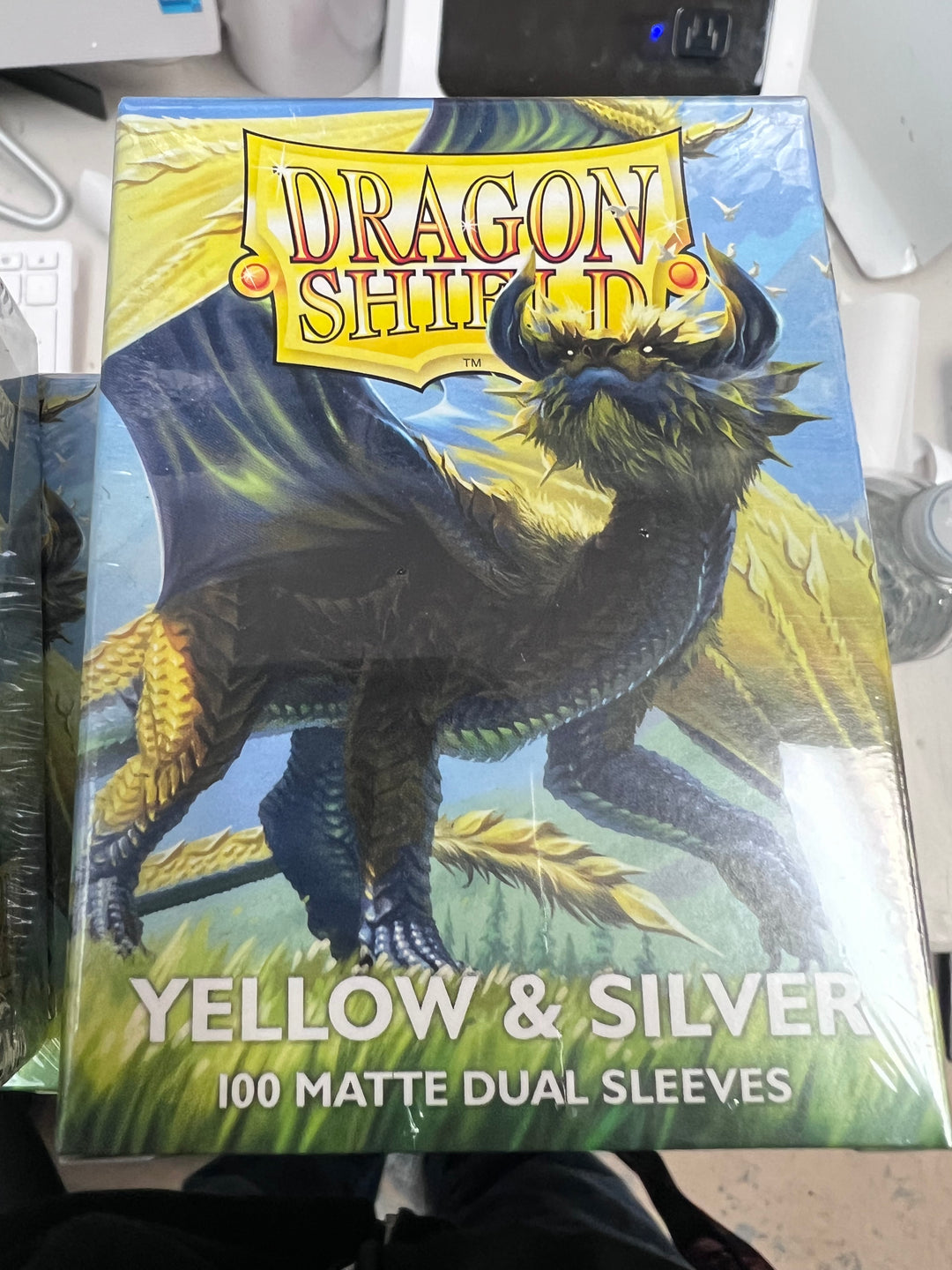 Dragon Shield - 100 Matte Dual Sleeves - Yellow & Silver NA31926