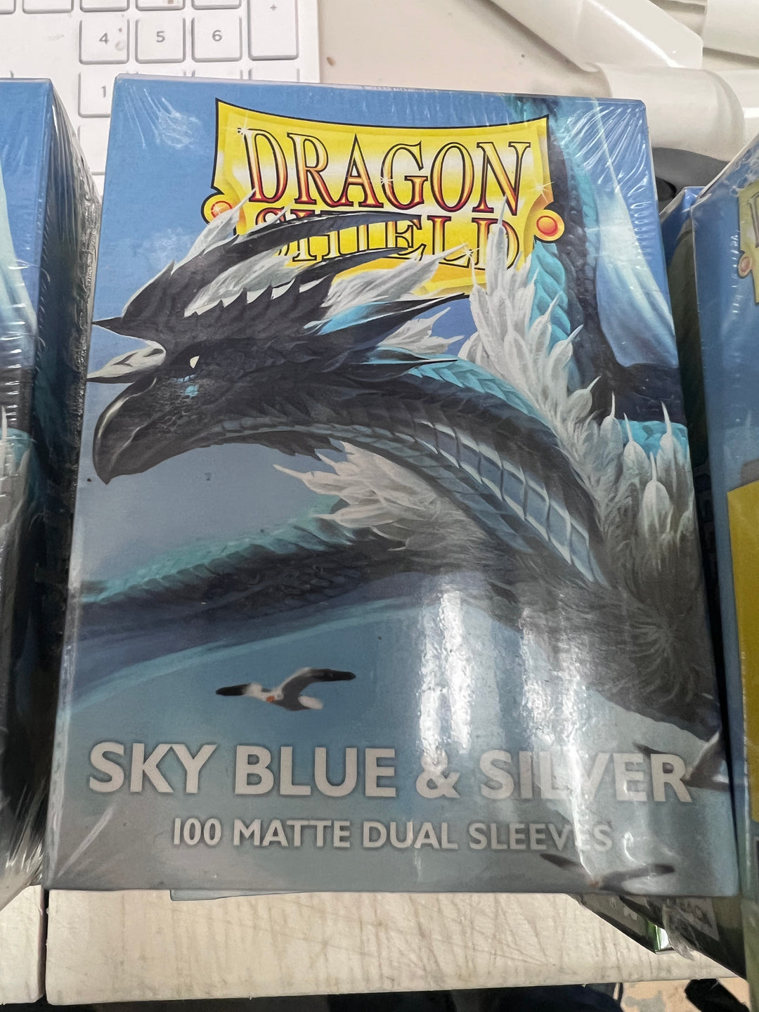 Dragon Shield - 100 Matte Dual Sleeves - Sky Blue & Silver NA31926