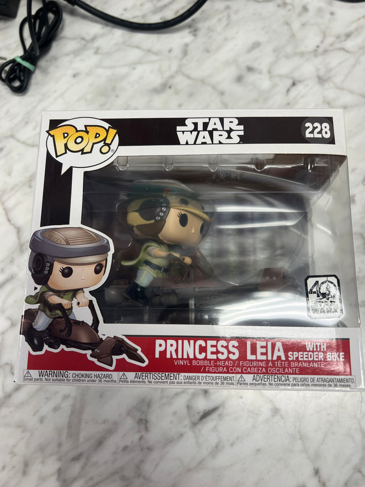 Funko Pop! Deluxe: Star Wars - Princes Leia with Speeder Bike 228 FP101424