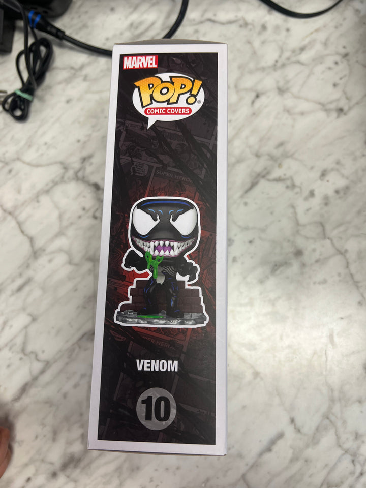 Funko Pop! Comic Book Cover with case: Marvel - Venom (Glows in the Dark)  FP101424