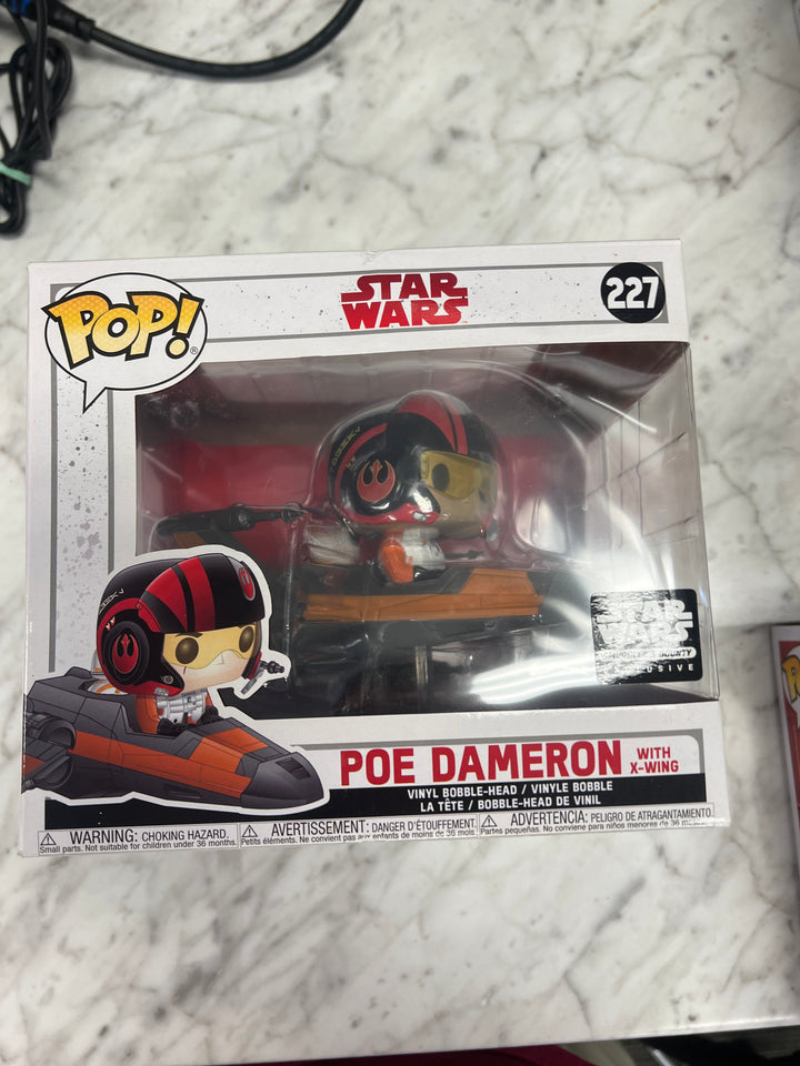 Funko Pop! Star Wars Smuggler's Bounty Exclusive Poe Dameron with X-Wing 227 FP101424