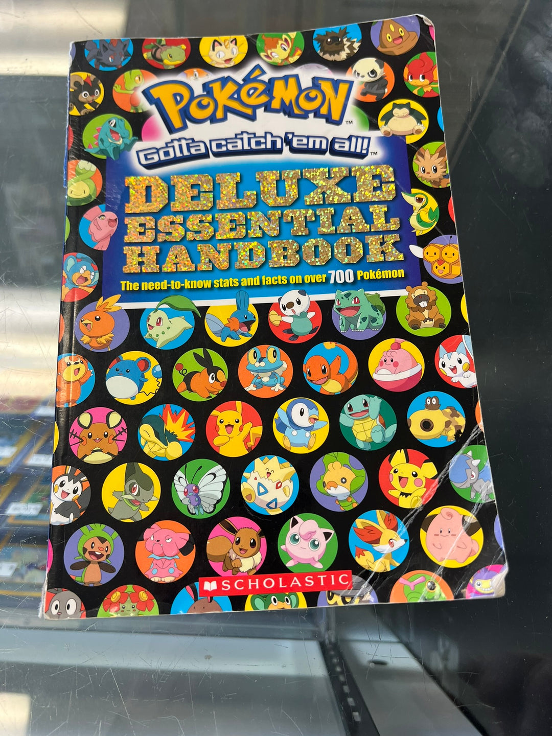 Pokemon Deluxe Essential Handbook (2015) ST101526