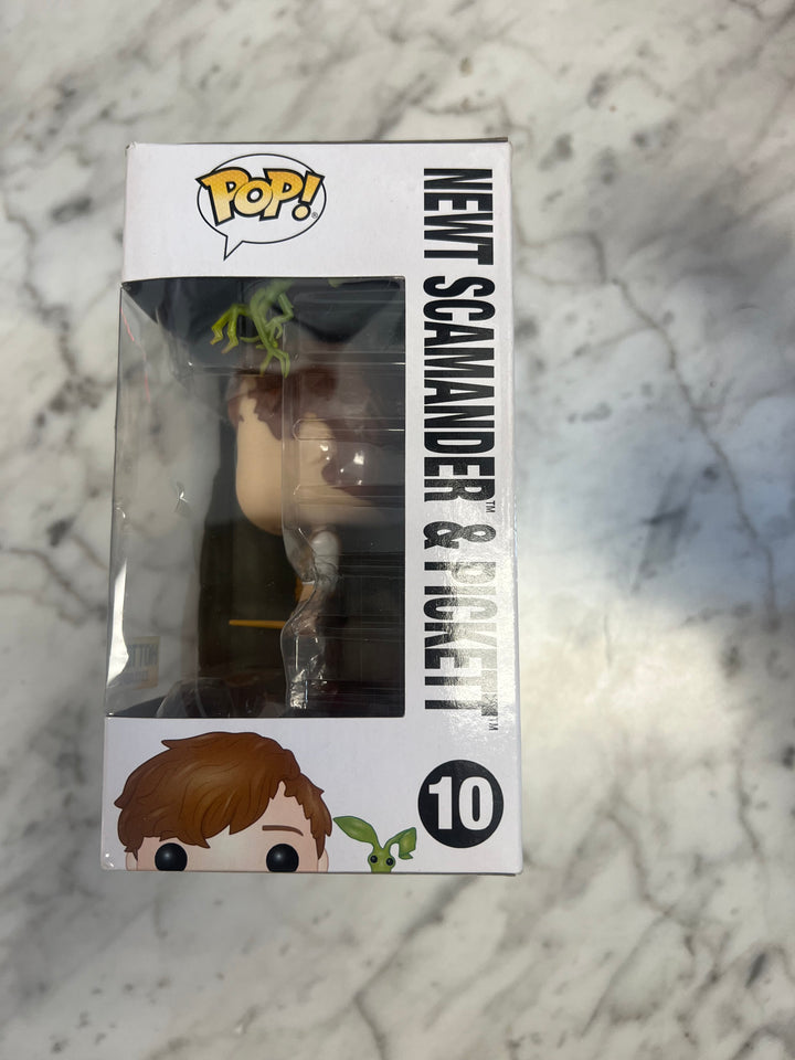 Funko Pop! Fantastic Beasts #10 Newt Scamander & Pickett Hot Topic Exclusive  FP101524