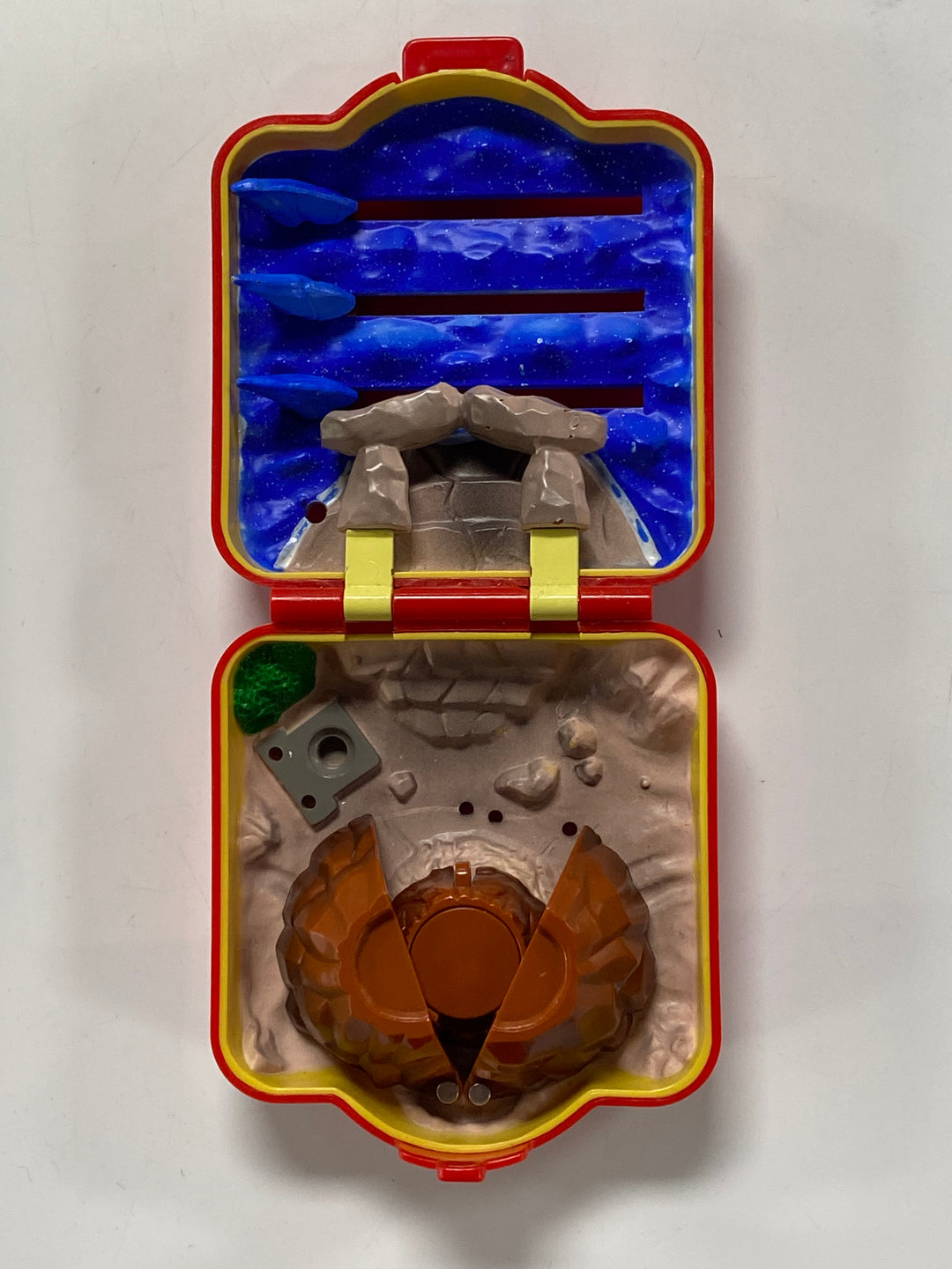 Vintage 1997 Tomy Nintendo Pokemon Polly Pocket Play Set Red UT101426