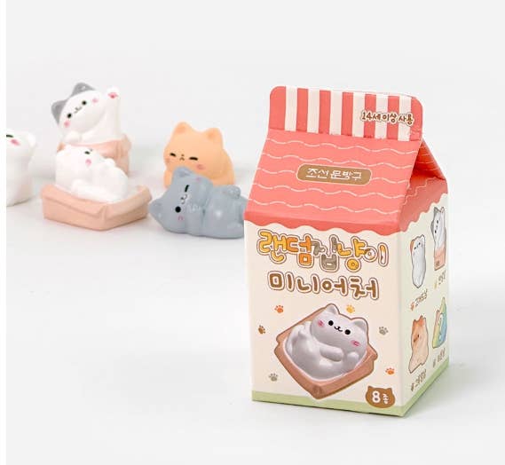 Random Cozy Cat Miniature Figure– Blind Box Series NE33126